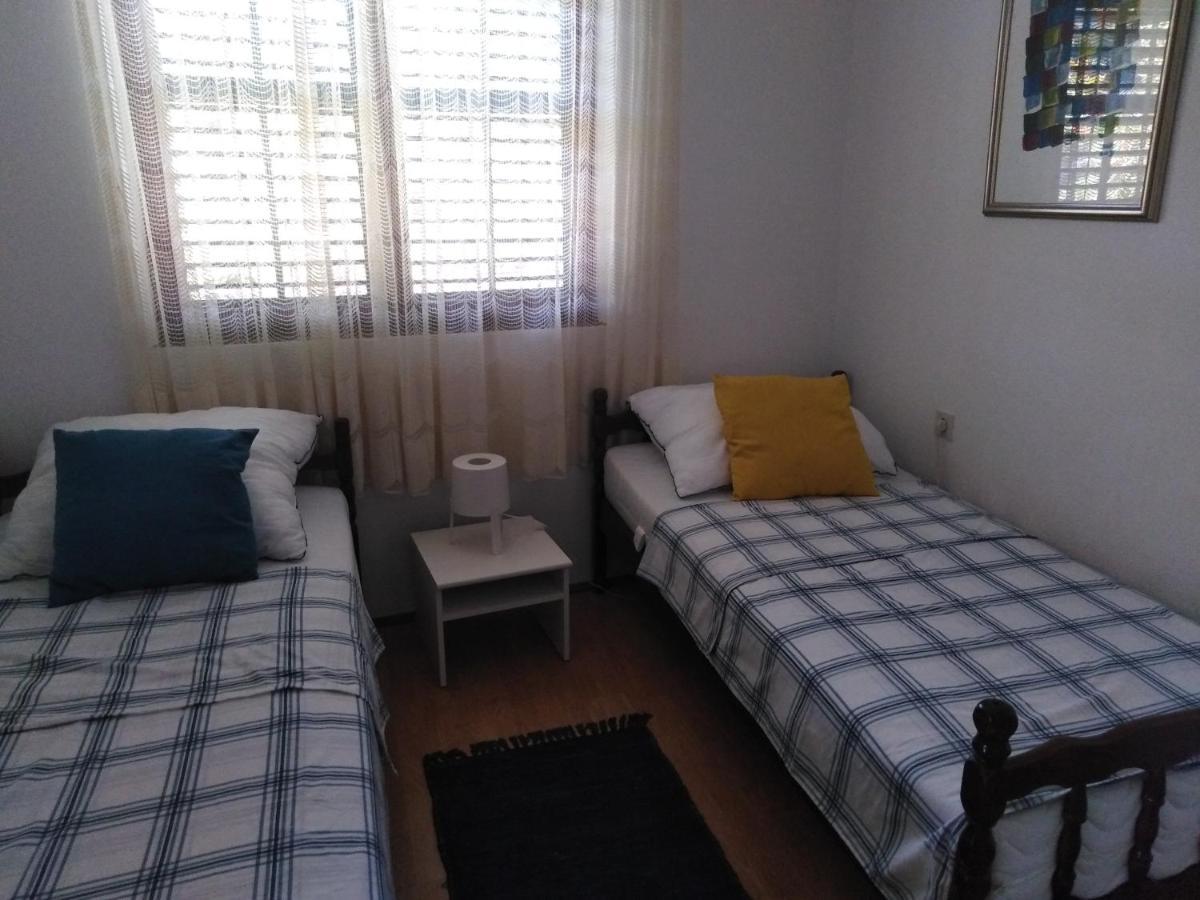 Apartman By The Sea Basina, Hvar - 542 *